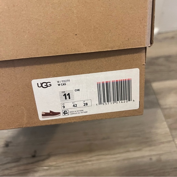 New Men’s UGGs Leather Slip-Ons Pismo - Picture 4 of 4